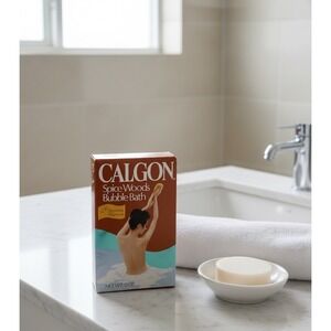 Vintage Calgon Spice Woods Bubble Bath 15oz Box Improved Fragrance Beecham USA